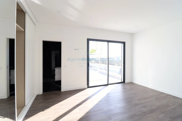 Moradia T3 para Venda em Albufeira e Olhos de Água Foto 26