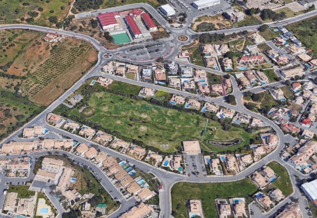 Terreno Comércio / Armazém para Venda em Albufeira e Olhos de Água Foto 1