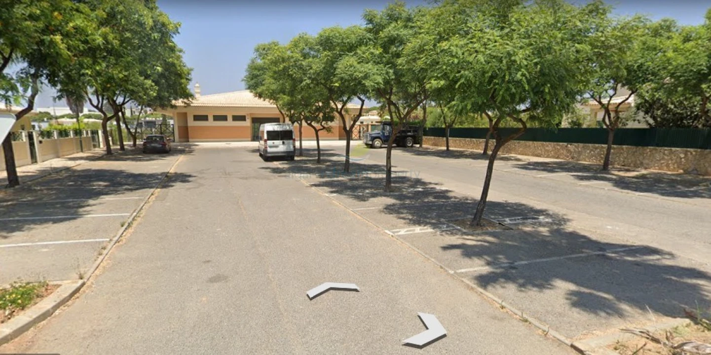 Terreno Comércio / Armazém para Venda em Albufeira e Olhos de Água Foto 4