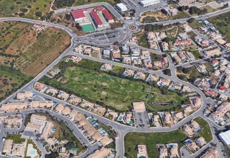 Terreno Comércio / Armazém para Venda em Albufeira e Olhos de Água