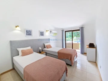 Moradia T4 para Venda em Albufeira e Olhos de Água