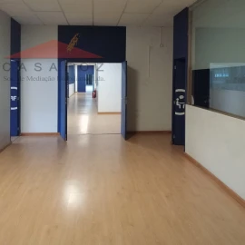 Armazém para Arrendamento em Paranhos