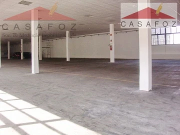 Armazém para Arrendamento em Paranhos