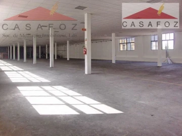 Armazém para Arrendamento em Paranhos