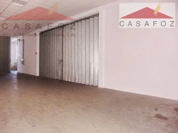 Armazém para Arrendamento em Paranhos