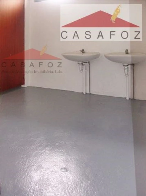 Armazém para Arrendamento em Paranhos