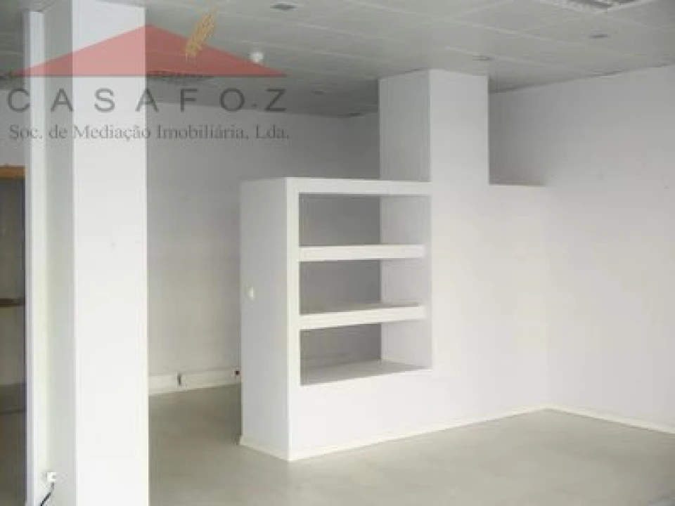 Loja para Venda em Ramalde Foto 3