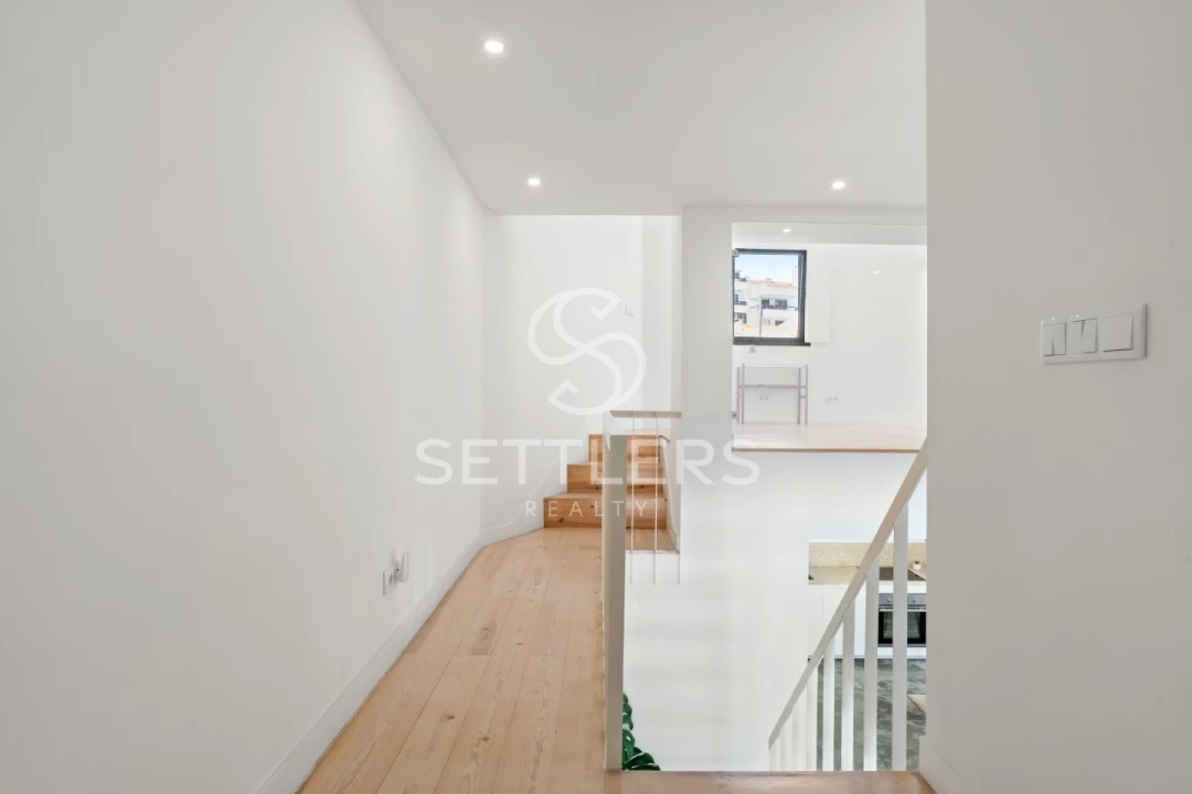 Prédio para Venda em Carcavelos e Parede Foto 15