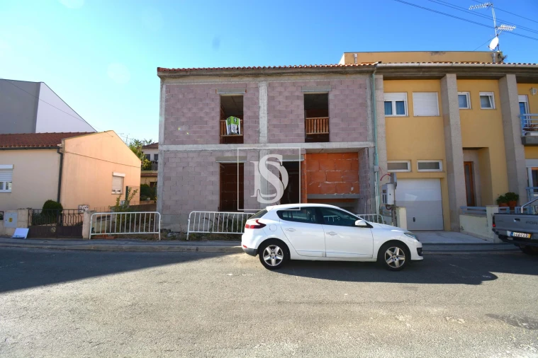 Prédio para Venda em Sé, Santa Maria e Meixedo Foto 11