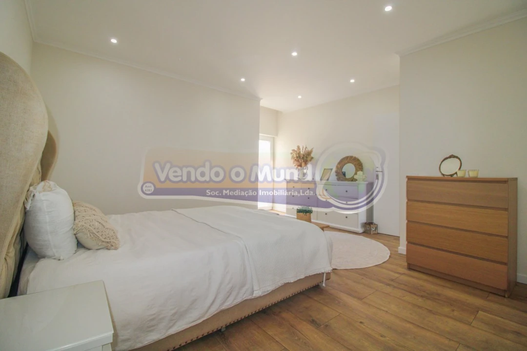 Moradia T6 para Venda em Samora Correia Foto 13