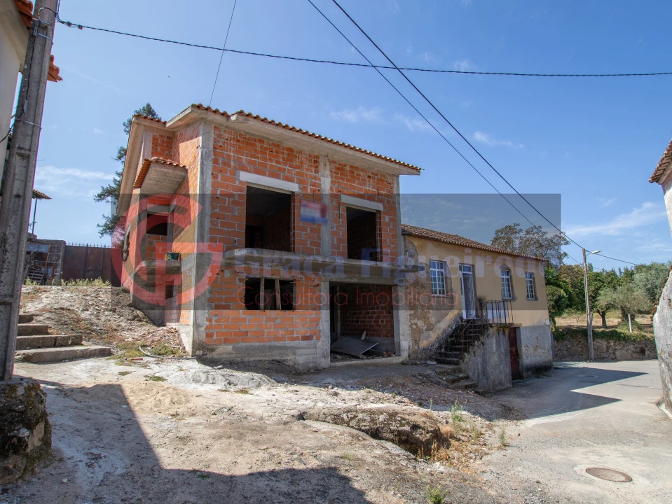 Moradia T4 para Venda em Tonda Foto 20