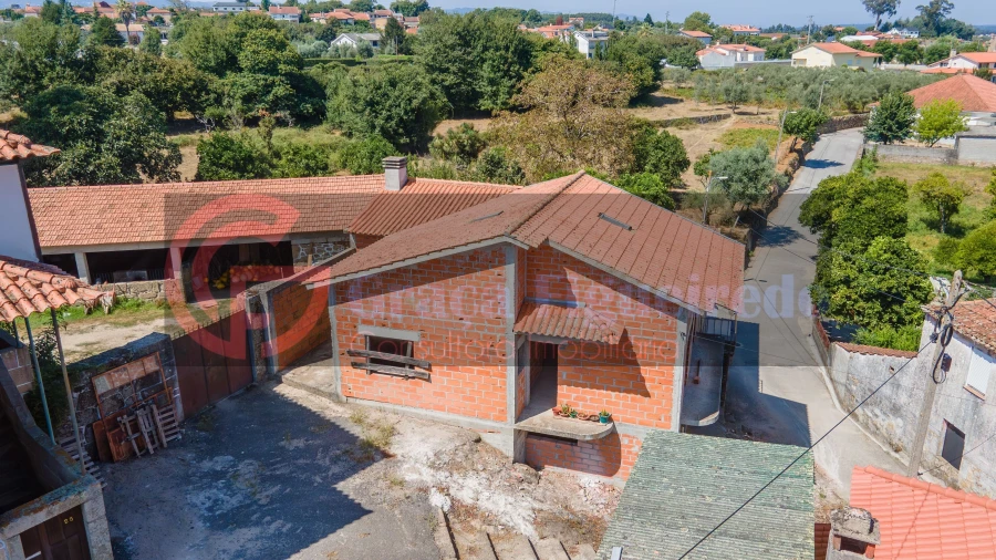 Moradia T4 para Venda em Tonda Foto 3