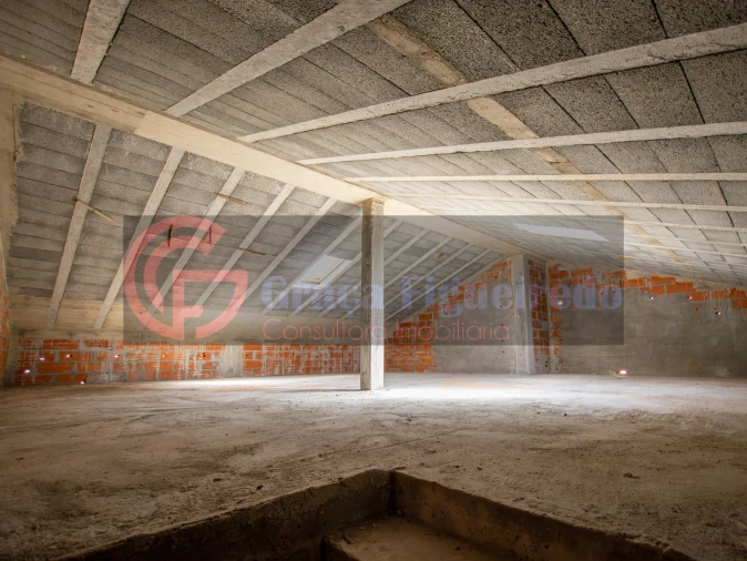 Moradia T4 para Venda em Tonda Foto 8