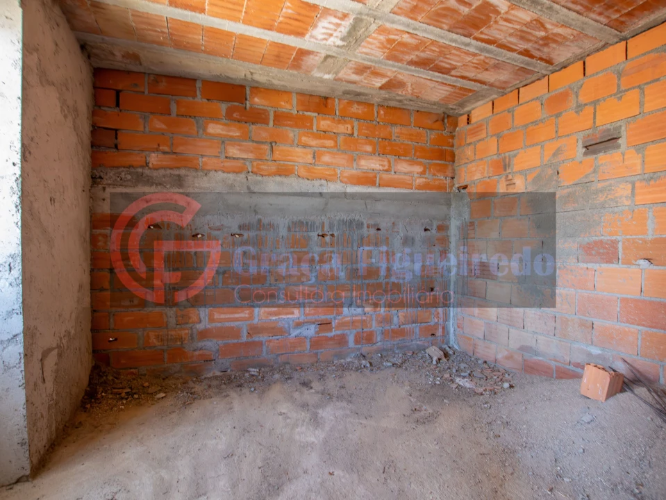 Moradia T4 para Venda em Tonda Foto 15