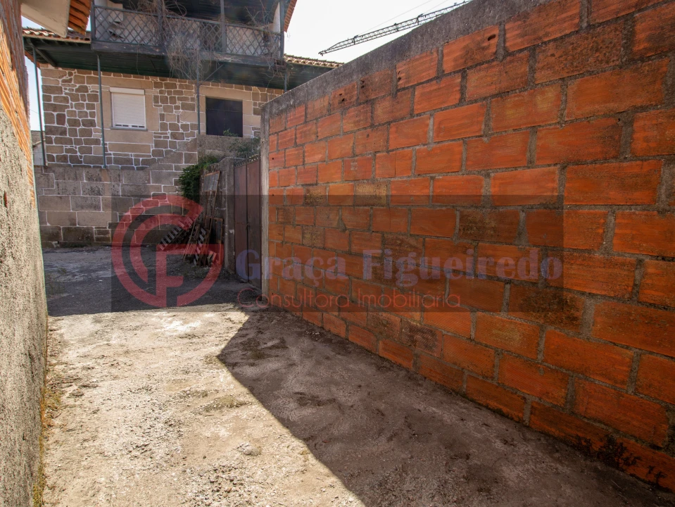 Moradia T4 para Venda em Tonda Foto 9