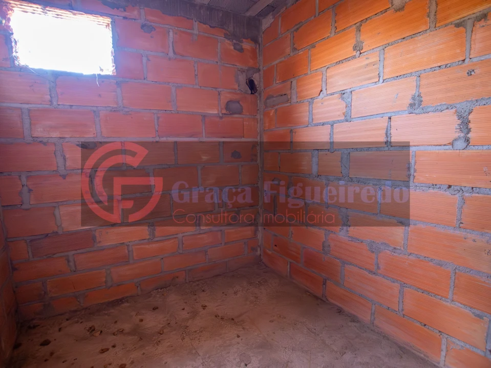 Moradia T4 para Venda em Tonda Foto 11