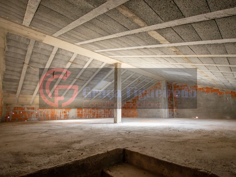 Moradia T4 para Venda em Tonda Foto 8