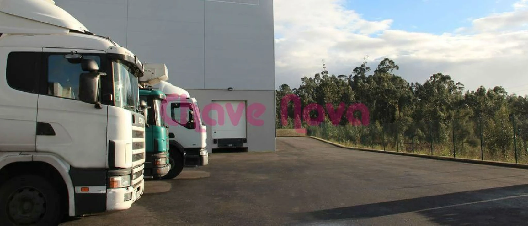 Armazém para Arrendamento em Arcozelo Foto 1