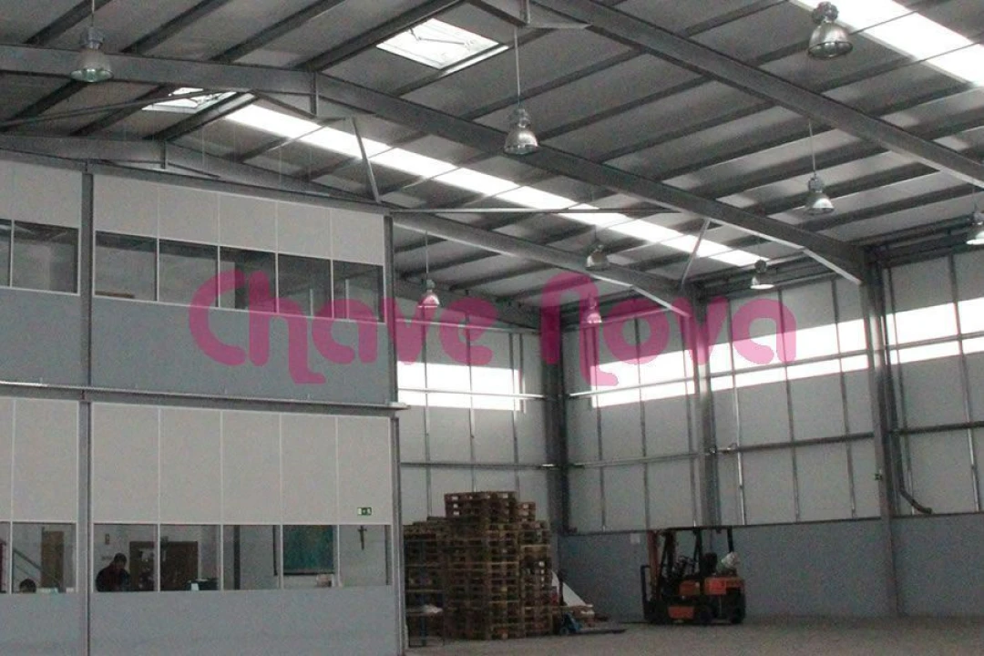 Armazém para Arrendamento em Arcozelo Foto 7