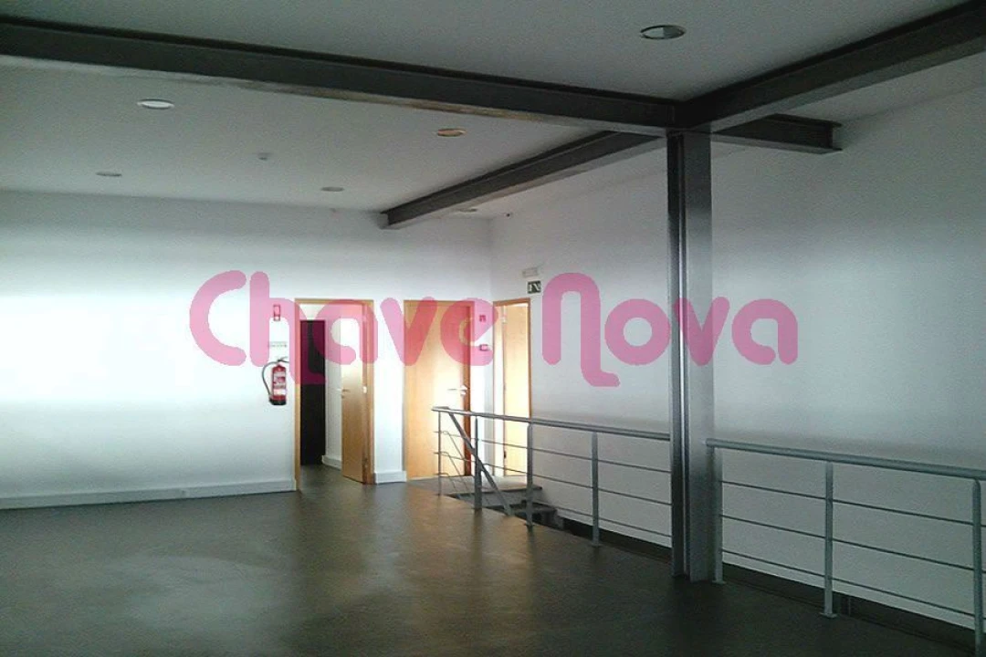 Armazém para Arrendamento em Arcozelo Foto 9