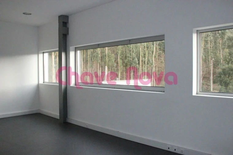 Armazém para Arrendamento em Arcozelo Foto 3