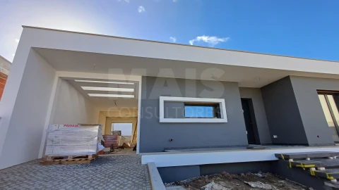 Moradia T4 para Venda em Nadadouro