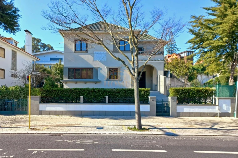 Moradia T8 para Venda em Alvalade