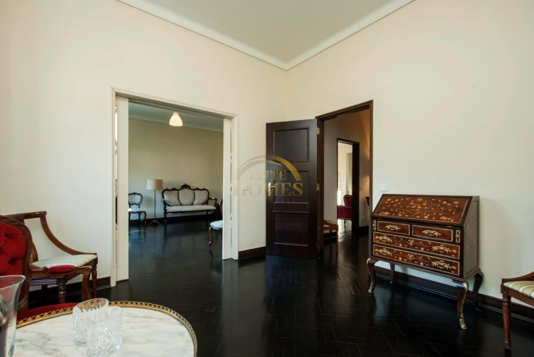 Moradia T8 para Venda em Alvalade Foto 6