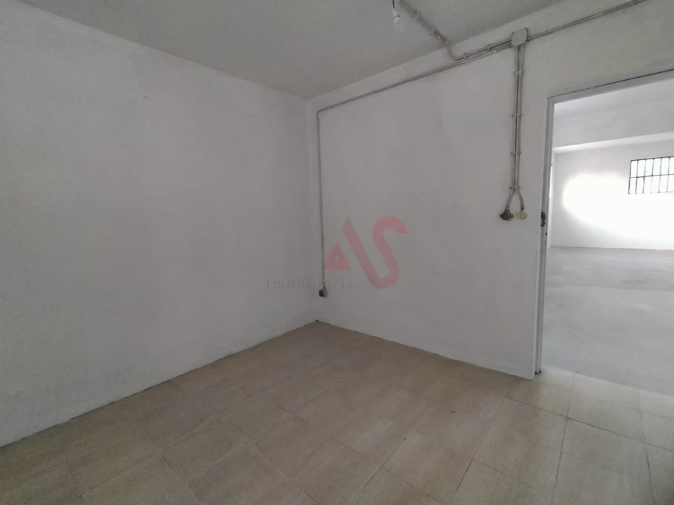 Armazém para Arrendamento em Caldas de Vizela (São Miguel e São João) Foto 8