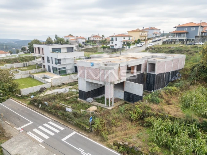 Moradia T4 para Venda em Espinho Foto 3