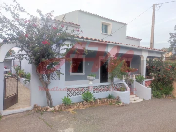 Moradia T4 para Venda em Querença, Tôr e Benafim