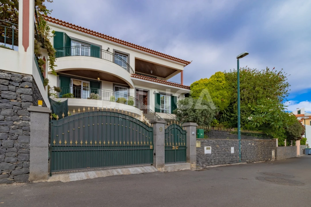 Moradia T4 para Venda em Funchal (Santa Maria Maior) Foto 6