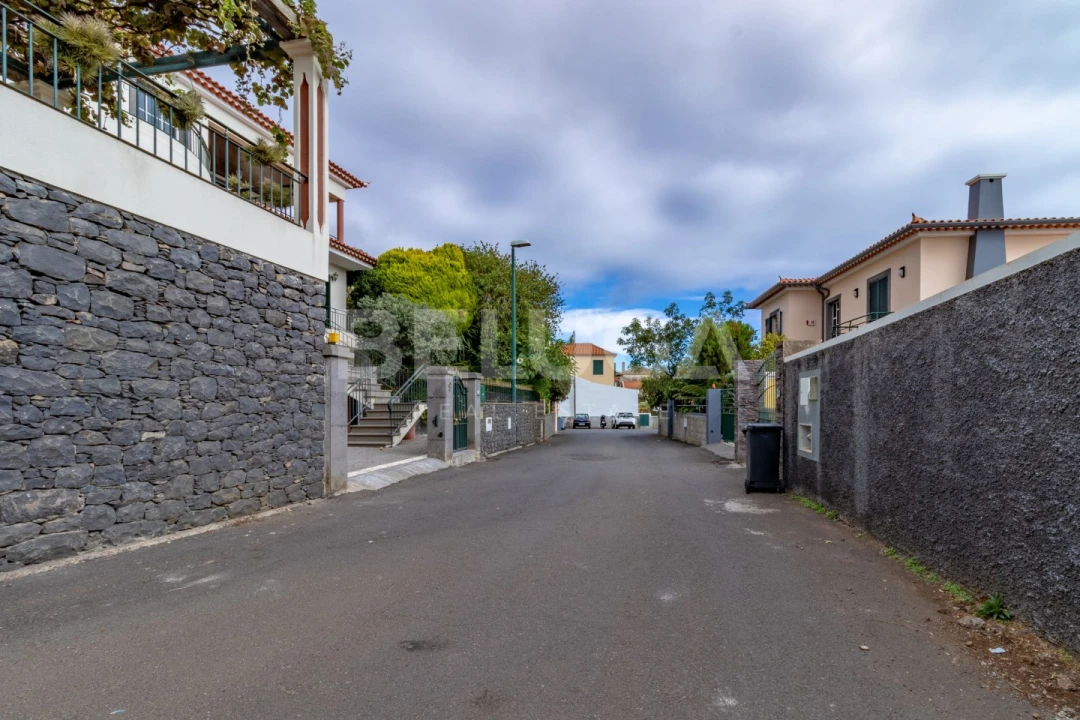 Moradia T4 para Venda em Funchal (Santa Maria Maior) Foto 10