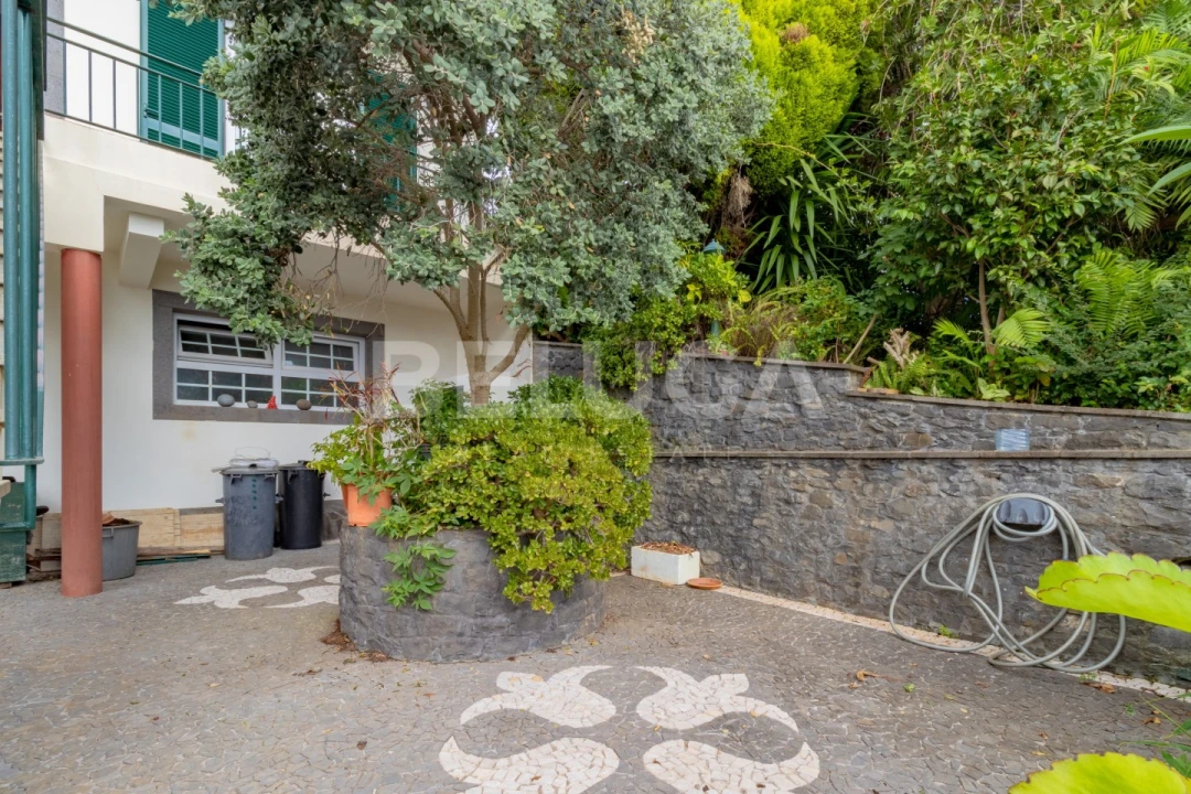 Moradia T4 para Venda em Funchal (Santa Maria Maior) Foto 12