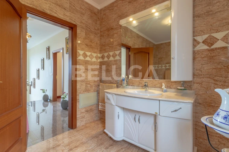 Moradia T4 para Venda em Funchal (Santa Maria Maior) Foto 40