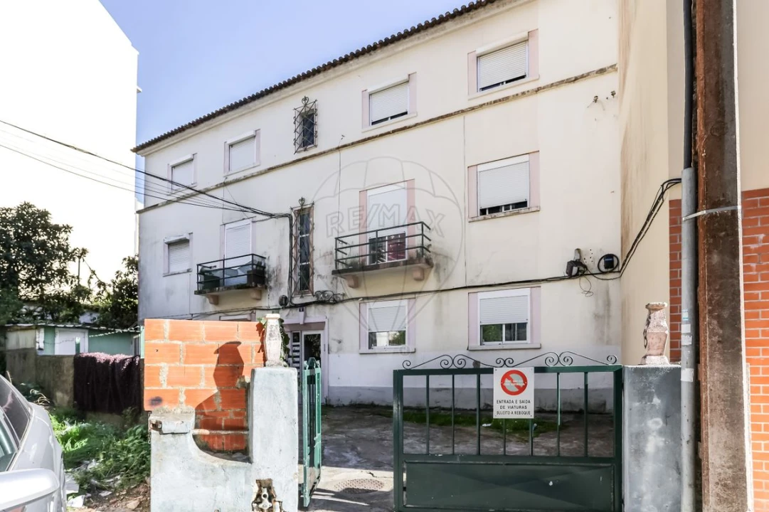 Prédio para Venda em Cacém e São Marcos Foto 3