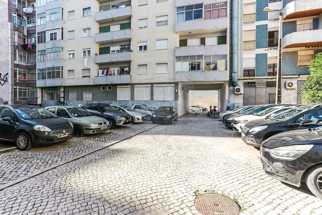 Prédio para Venda em Cacém e São Marcos Foto 4