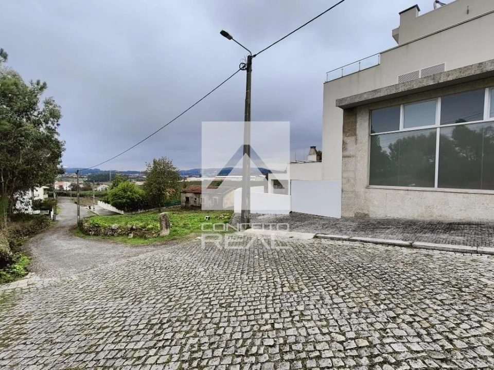 Terreno para Venda em Cidade da Maia Foto 1