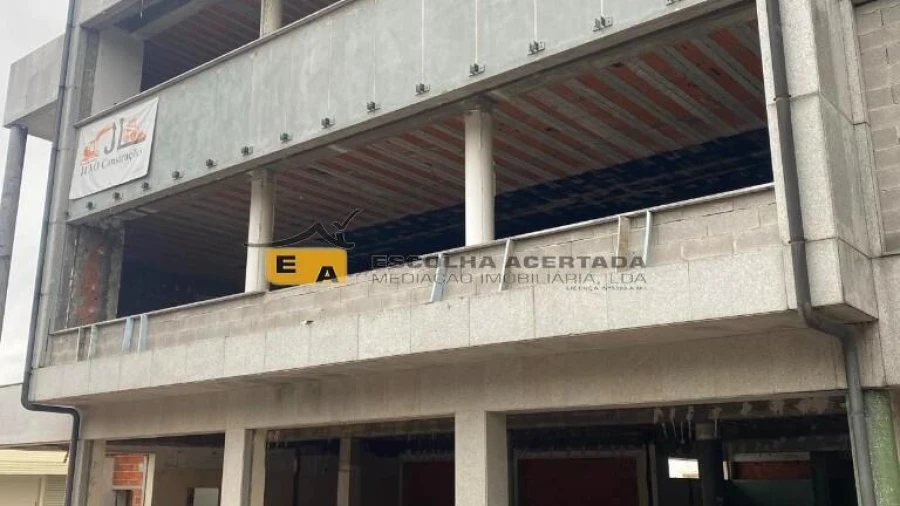 Prédio para Arrendamento em Castêlo da Maia