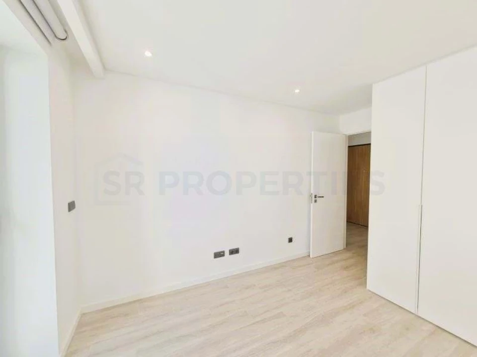 Apartamento T2 para Venda em Quarteira Foto 9