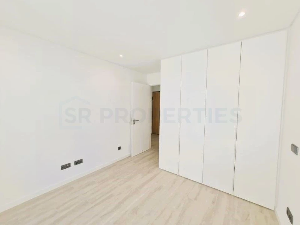 Apartamento T2 para Venda em Quarteira Foto 8