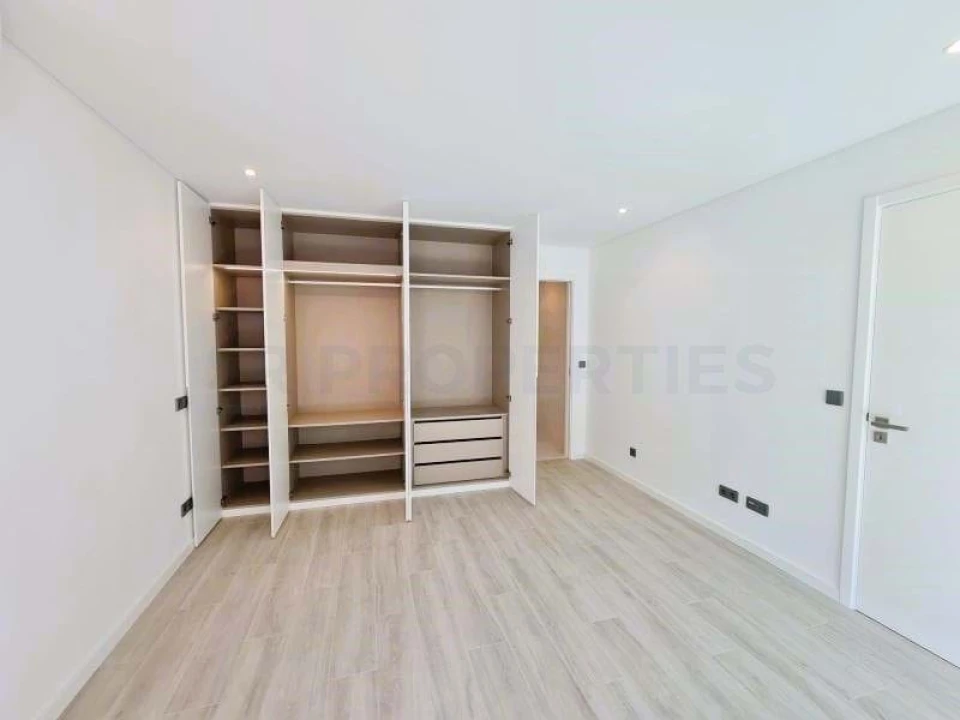 Apartamento T2 para Venda em Quarteira Foto 3