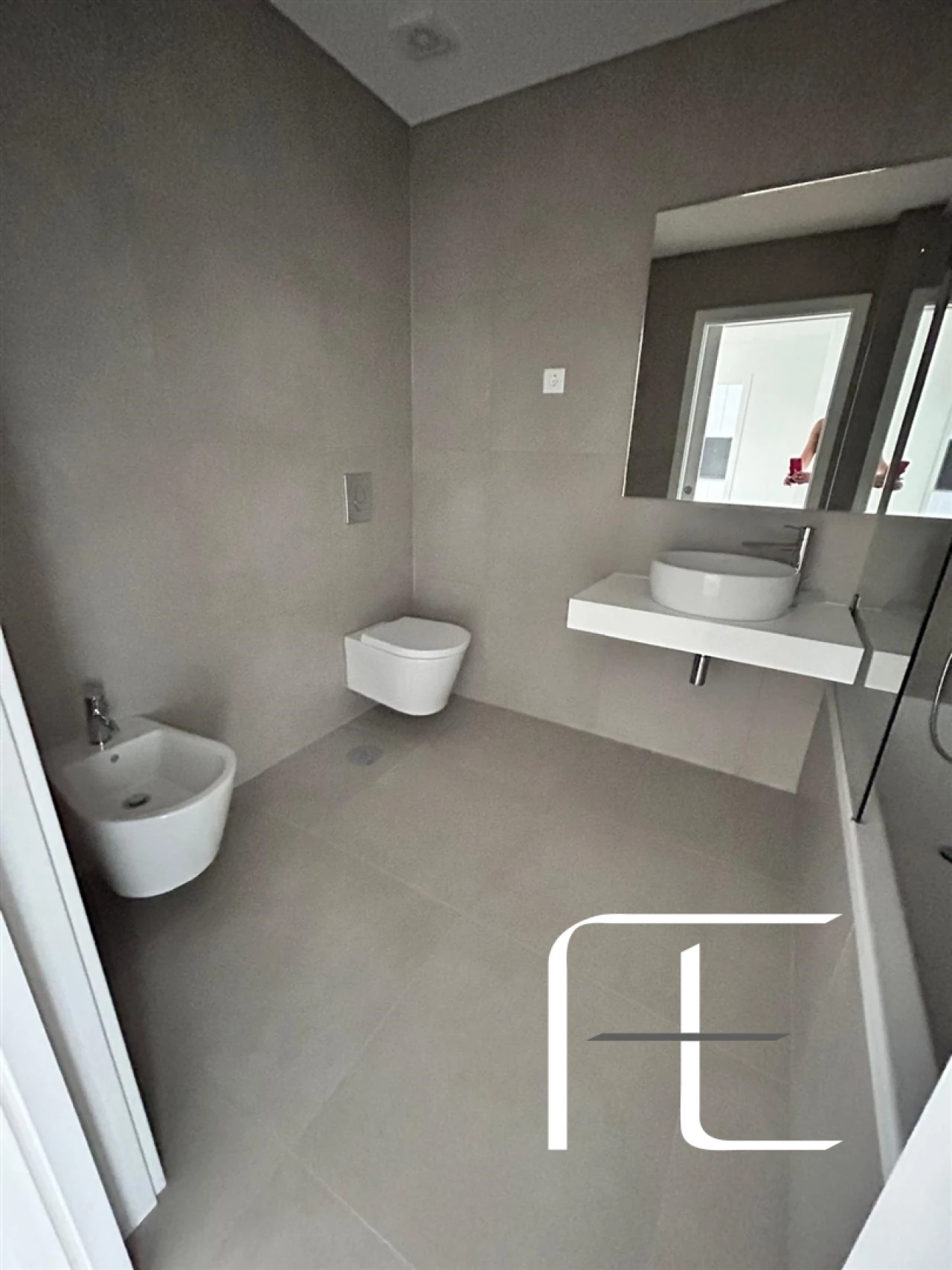 Moradia T4 para Venda em Venteira Foto 9