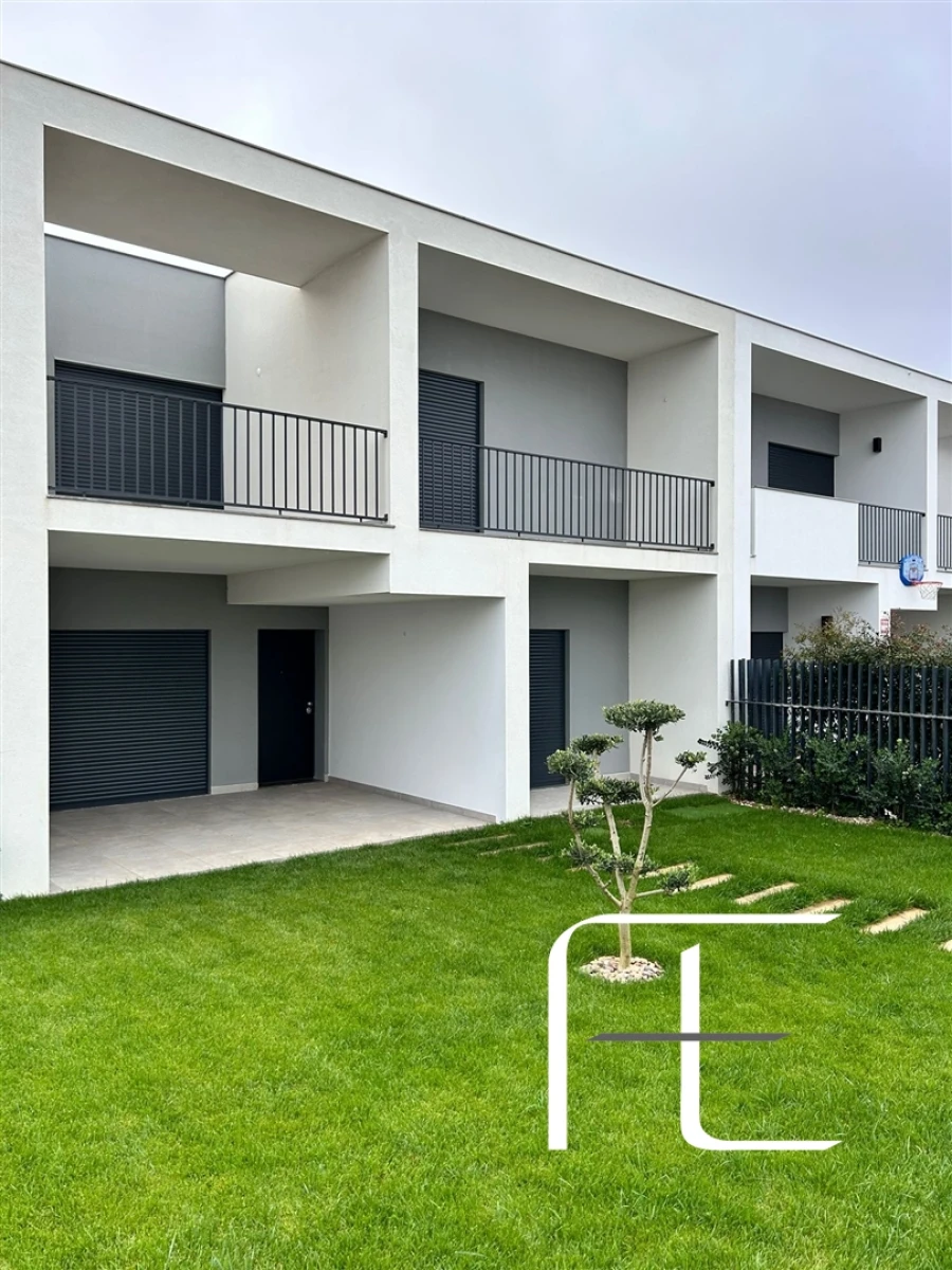 Moradia T4 para Venda em Venteira Foto 36