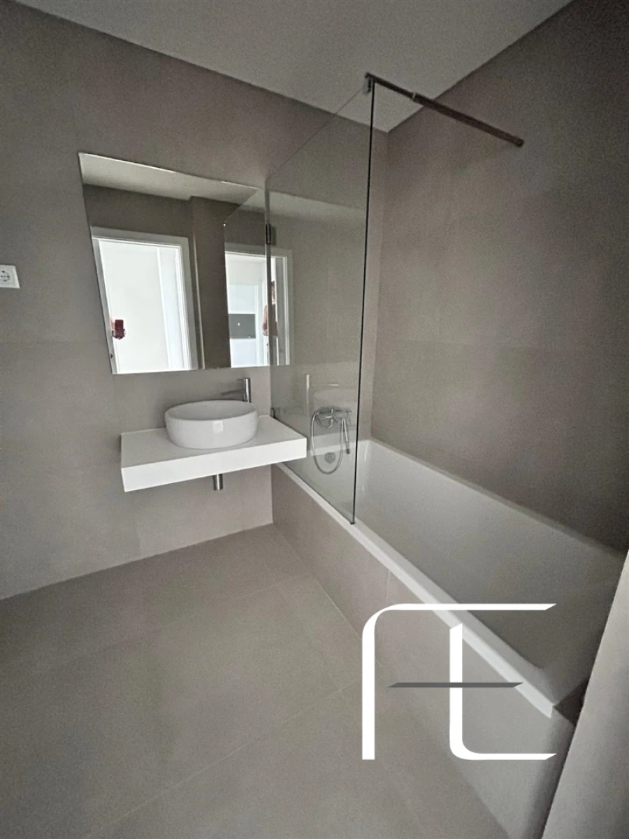 Moradia T4 para Venda em Venteira Foto 8