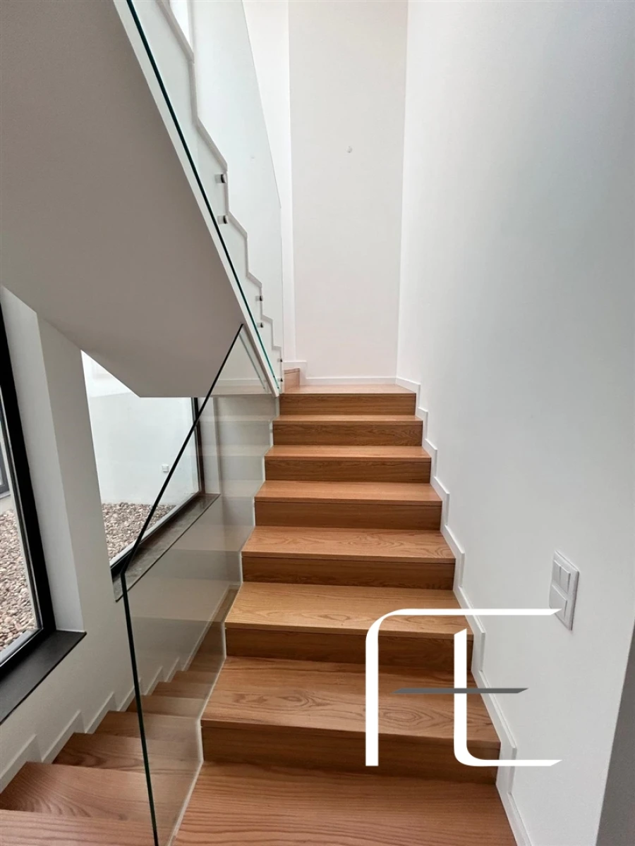 Moradia T4 para Venda em Venteira Foto 15