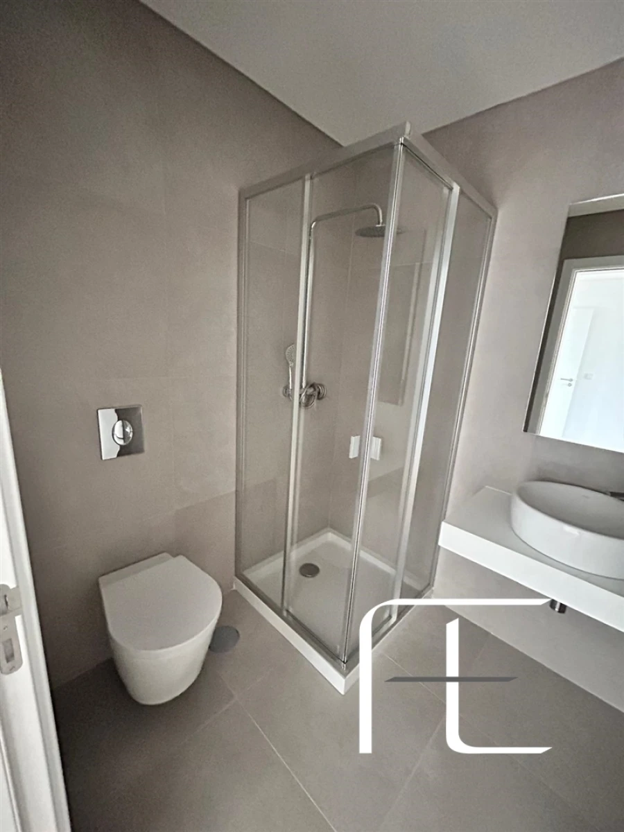 Moradia T4 para Venda em Venteira Foto 19