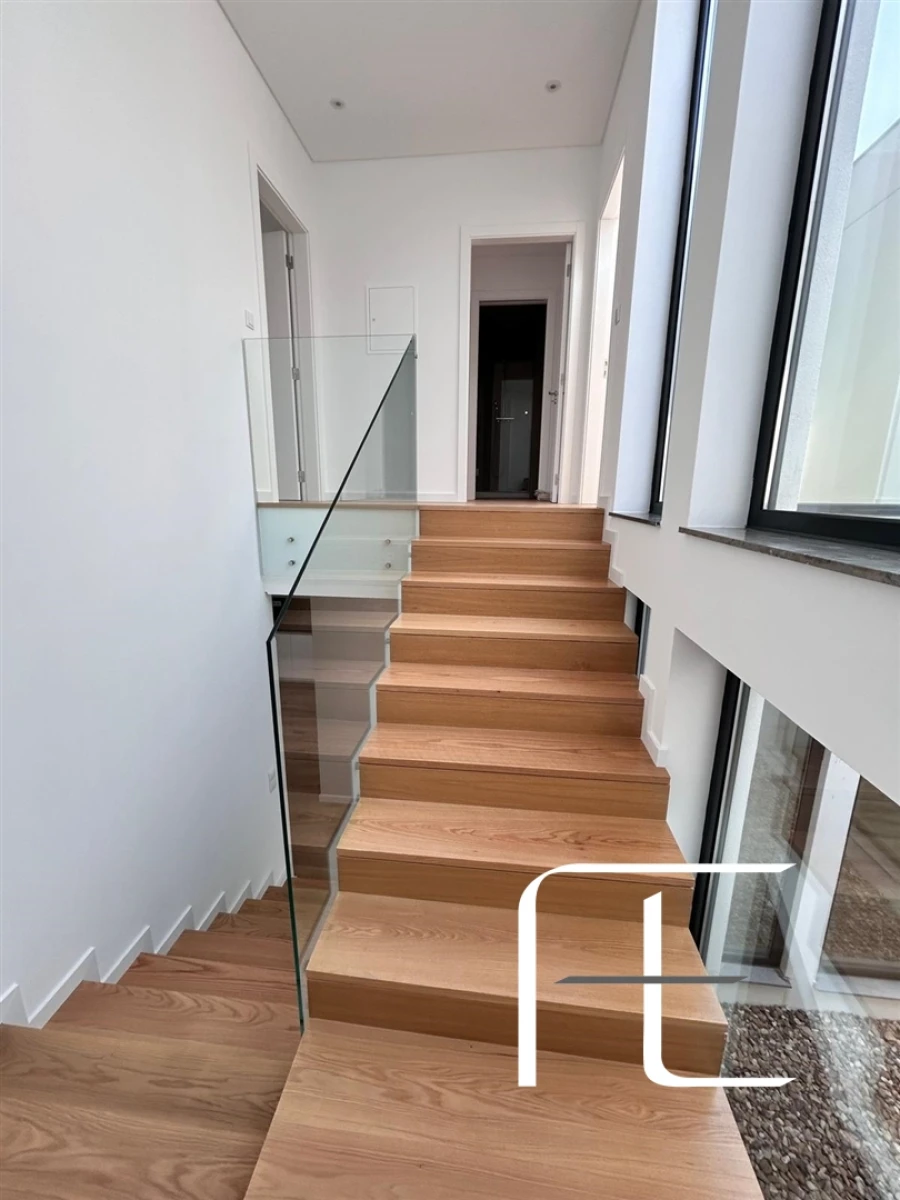 Moradia T4 para Venda em Venteira Foto 17