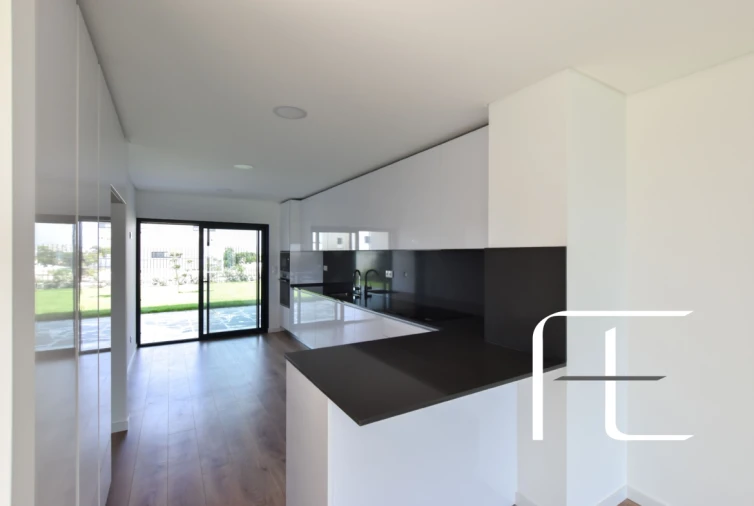 Moradia T4 para Venda em Venteira Foto 31