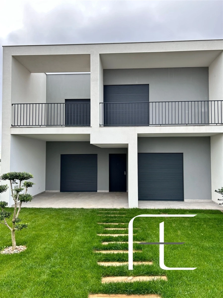 Moradia T4 para Venda em Venteira Foto 34